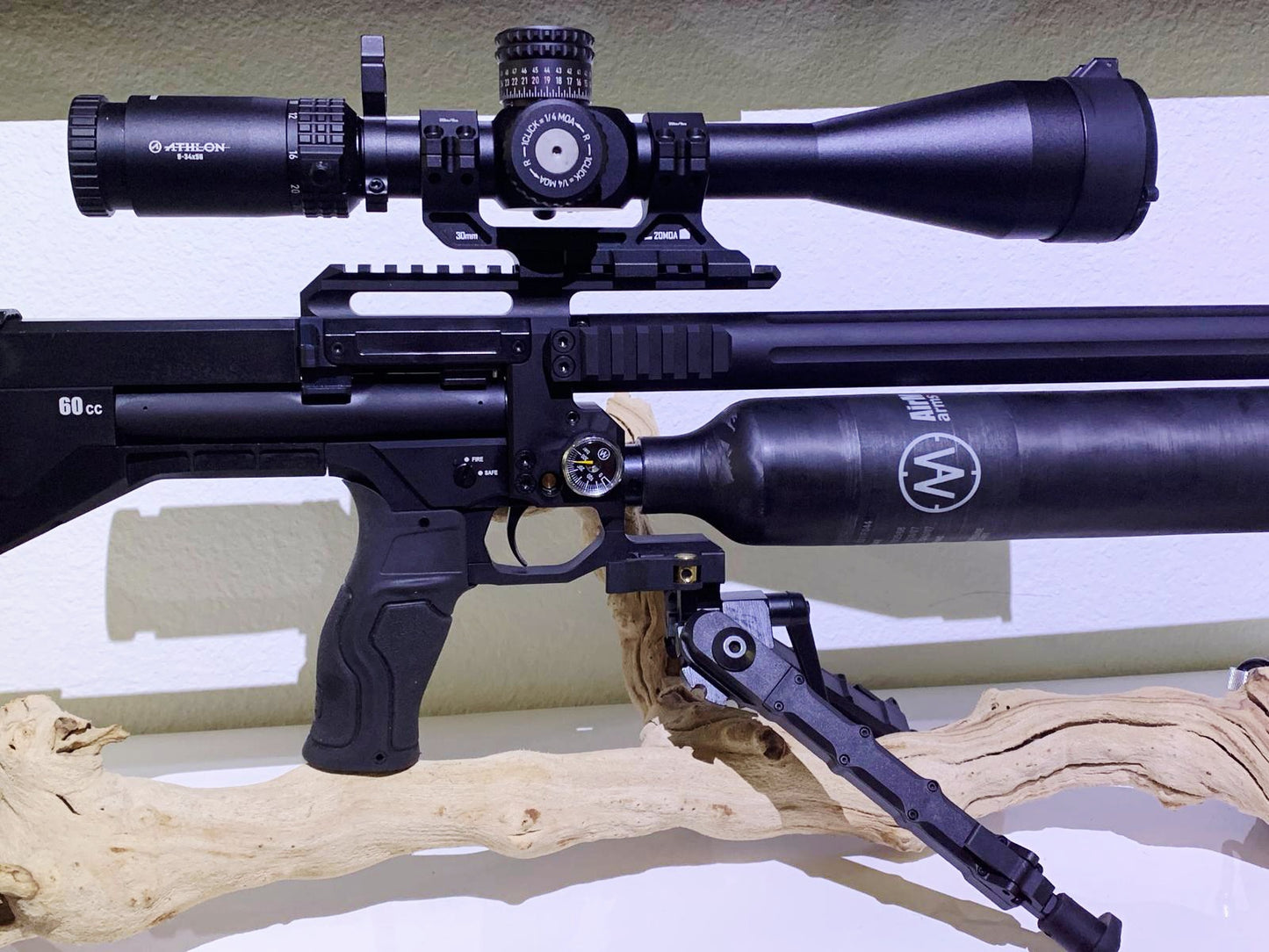 AIRMAKS KRAIT X HP 6.35  {.25} 700mm barrel with 700cc Carbon Fiber Bottle Black Tactical.